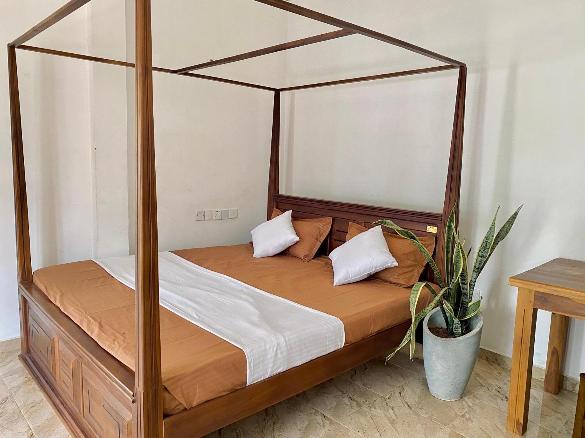 Sasmika Villa Surf And Yoga Hostel Weligama Exterior photo