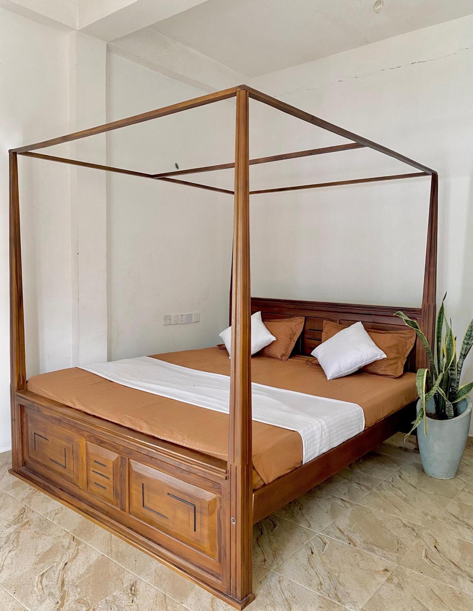 Sasmika Villa Surf And Yoga Hostel Weligama Exterior photo