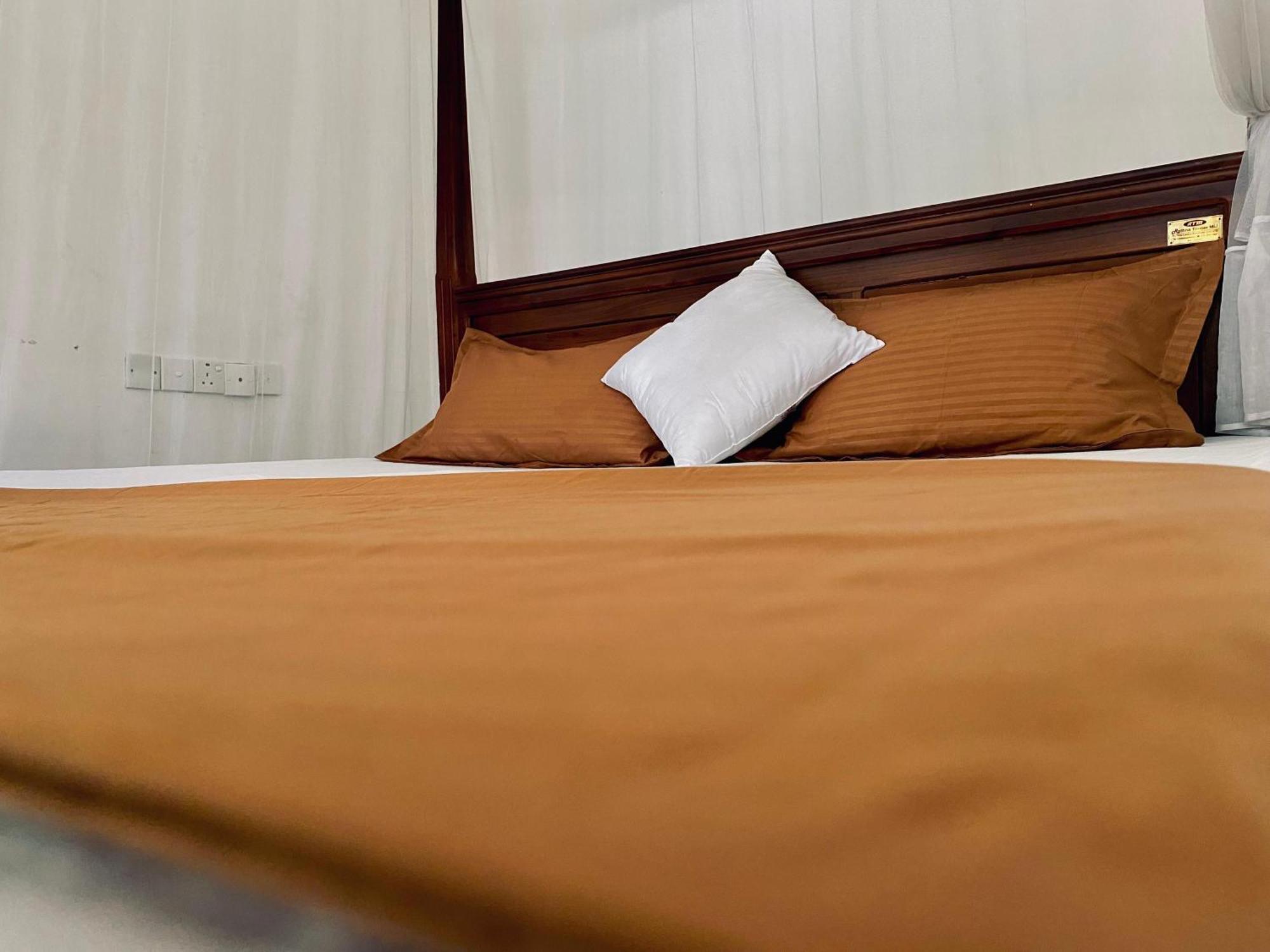 Sasmika Villa Surf And Yoga Hostel Weligama Exterior photo