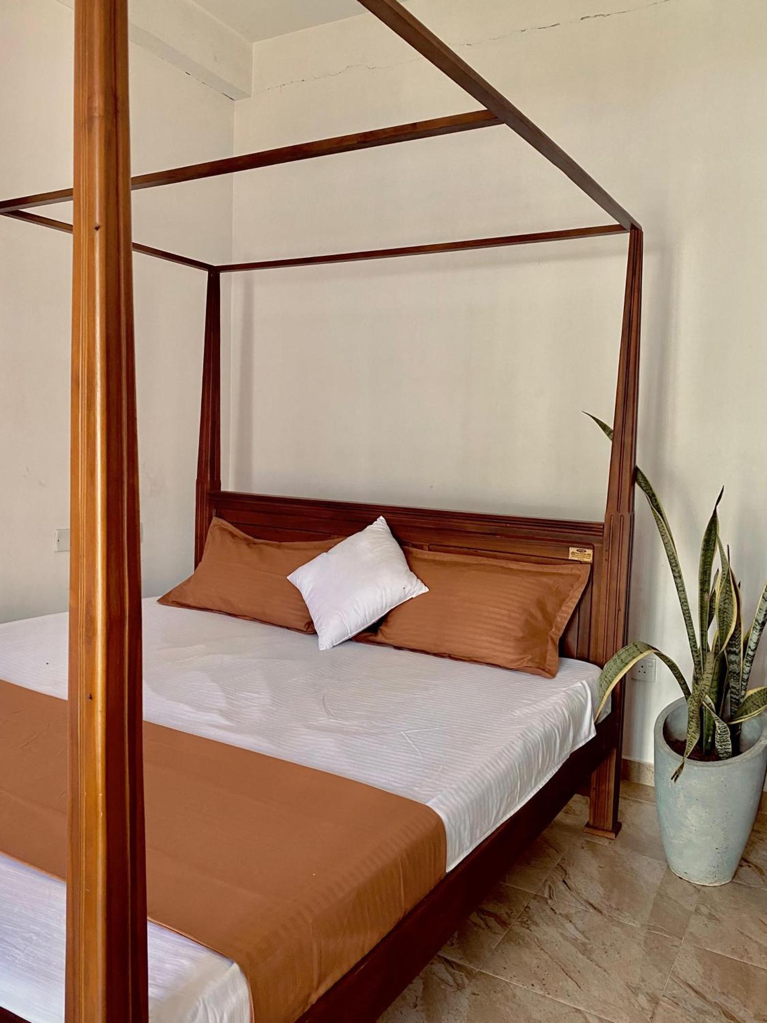Sasmika Villa Surf And Yoga Hostel Weligama Exterior photo
